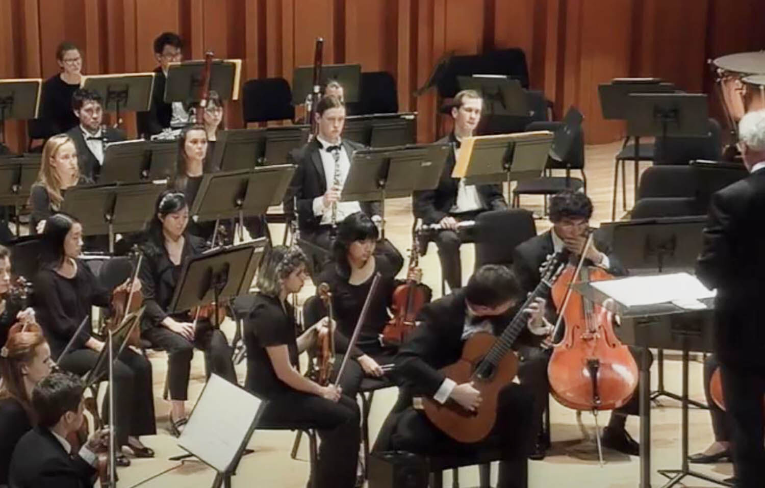 Livestream an evening of Latin and Spanish music with guitarist Daniel Bolshoy and the Orchestre classique de Montréal